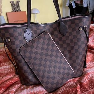 Louis Vuitton Neverfull MM with wristlet